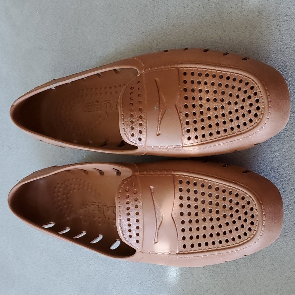 Floafers brown size 12